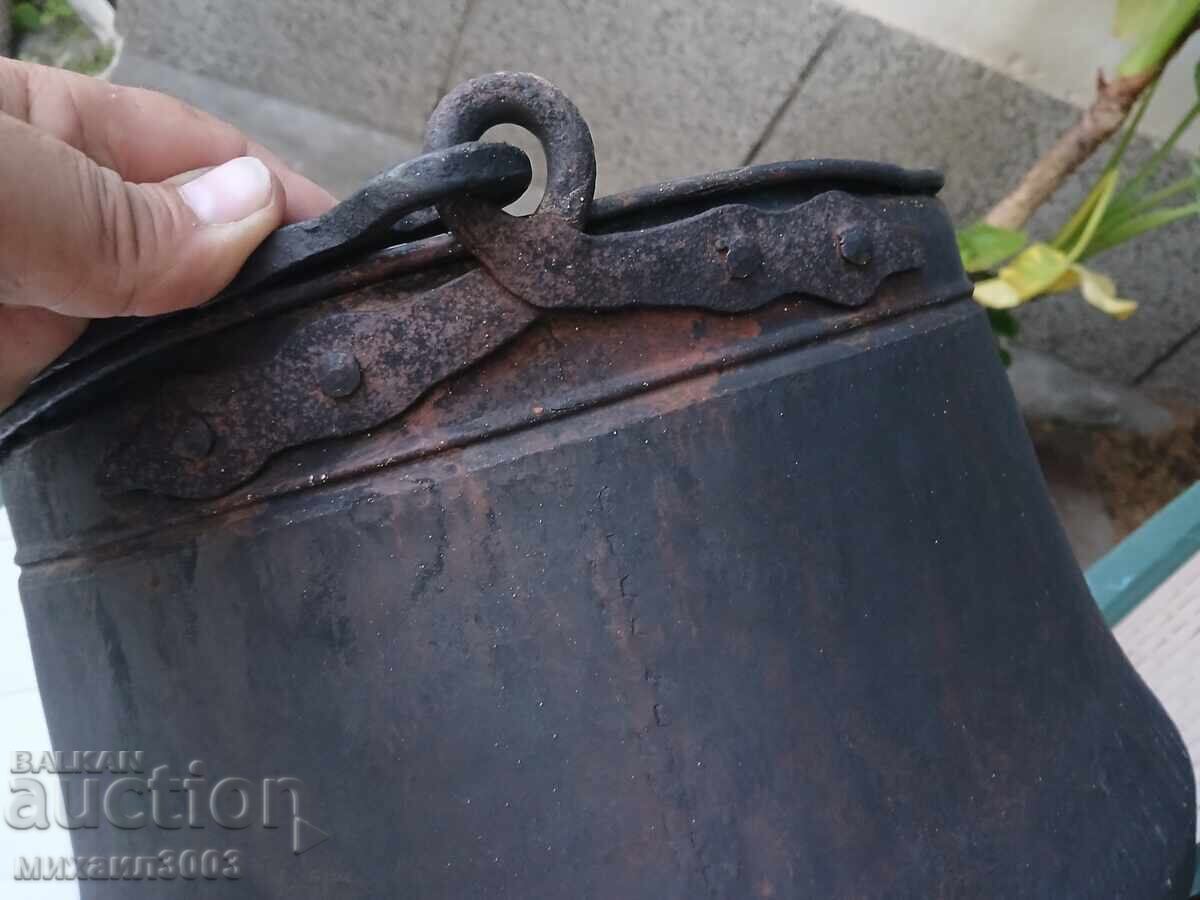 Auction  LARGE OLD COPPER BUCKET, PAIL, CAULDRON, COPPER VESSEL