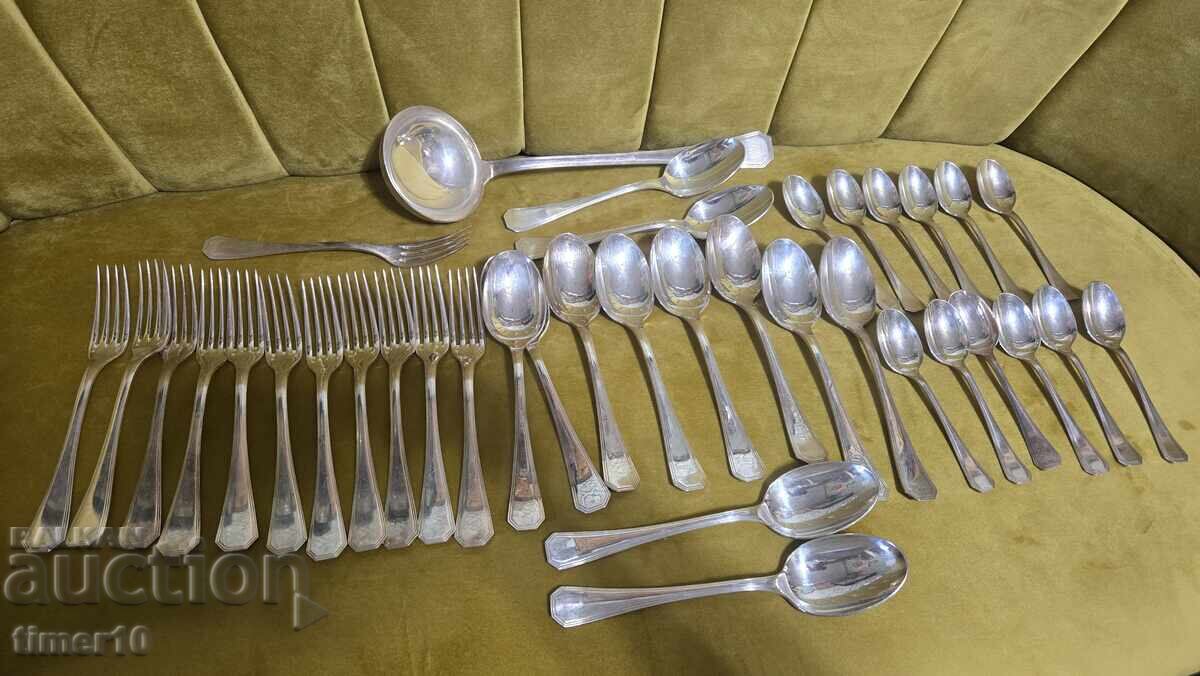 Комплект прибори Christofle от 37 части Франция, за 12 души с цена € 950.00 | 1858.05 лв.