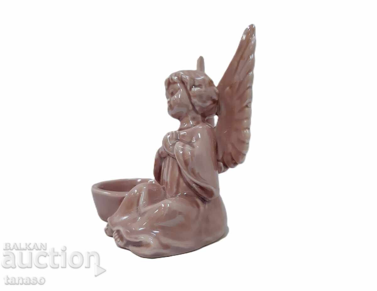 Figurină ceramică înger cu bol, glazură roz cu preț € 12.00 | 23.47 BGN