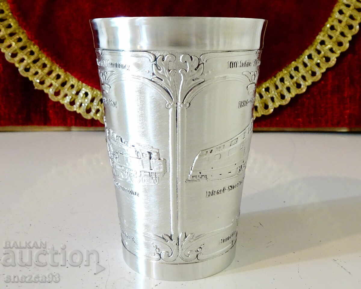 Pahar de vin din cositor Locomotivă, Tren 1884-1984 cu preț € 28.00 | 54.76 BGN