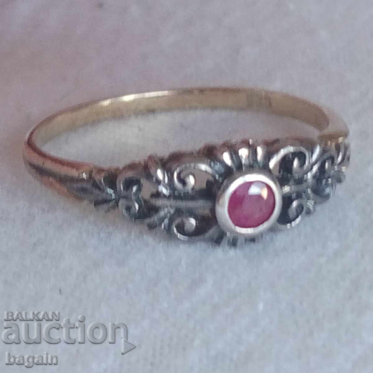 Inele cu rubine, argint placat cu aur cu preț € 50.00 | 97.79 BGN Inele cu rubine, argint placat cu aur cu preț € 50.00 | 97.79 BGN