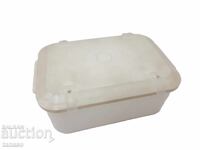 Cutie veche din plastic din anii '70 — albă — cu capac