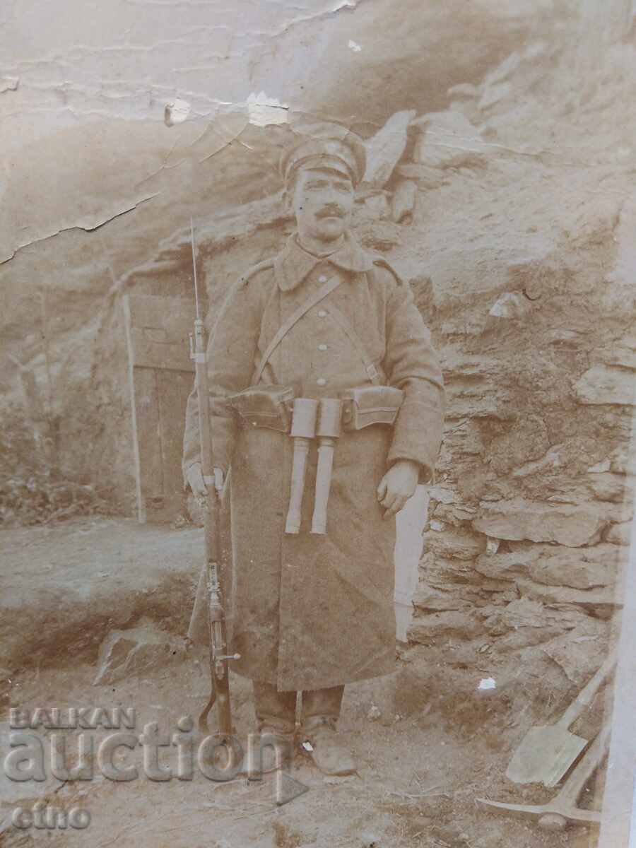 FOTOGRAFIE REGALĂ-PSV, SOLDAT, UNIFORMĂ, pușcă, CARTUȘIERĂ, grenadă FOTOGRAFIE REGALĂ-PSV, SOLDAT, UNIFORMĂ, pușcă, CARTUȘIERĂ, grenadă