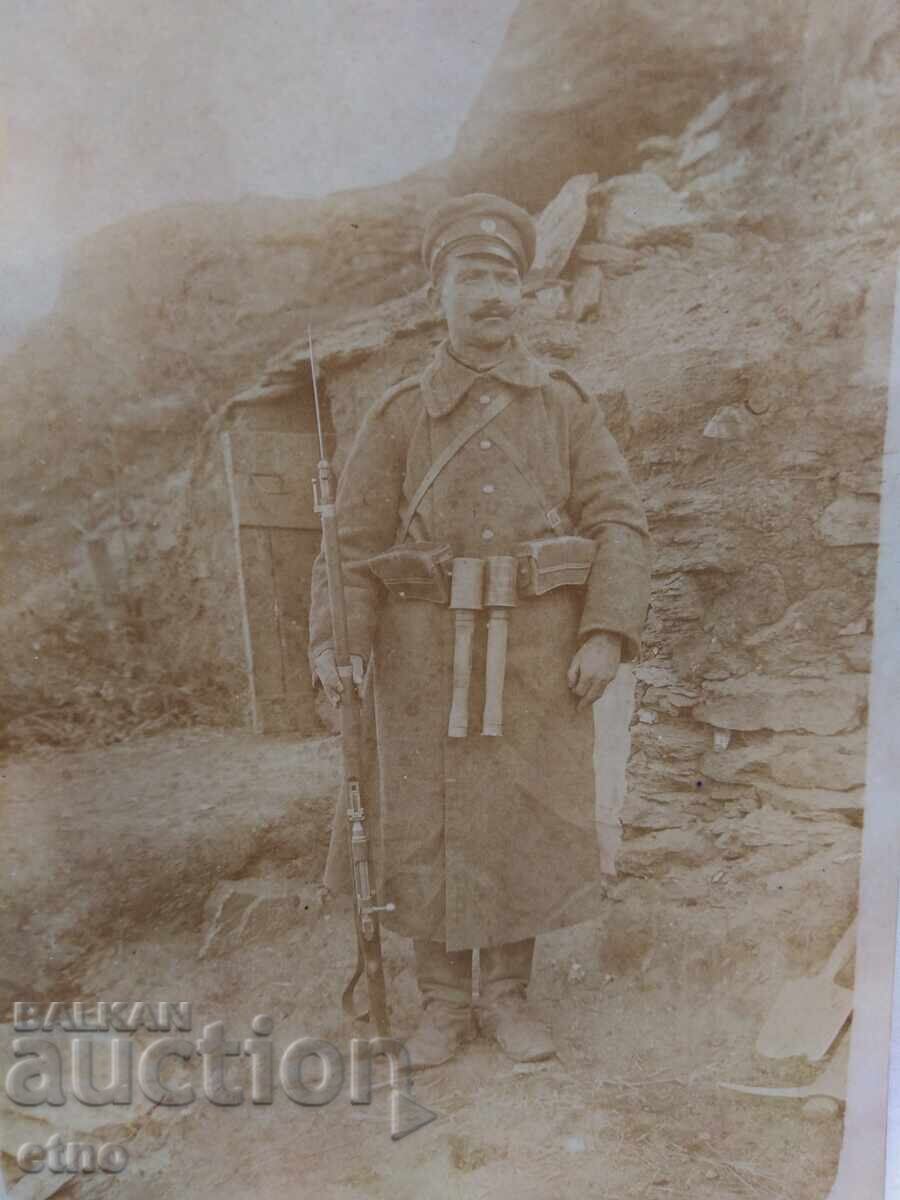 FOTOGRAFIE REGALĂ-PSV, SOLDAT, UNIFORMĂ, pușcă, CARTUȘIERĂ, grenadă FOTOGRAFIE REGALĂ-PSV, SOLDAT, UNIFORMĂ, pușcă, CARTUȘIERĂ, grenadă
