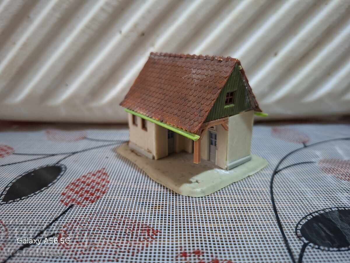 Auction  Small house approximately 1 to 87