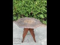 Măsuță frumoasă sculptată manual