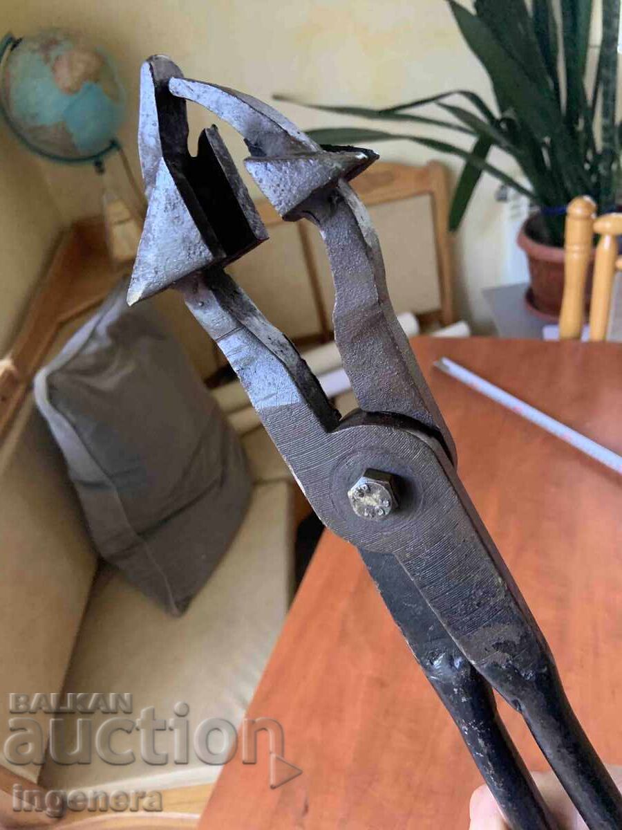 Livrarea CLEȘTI SPECIALIZAȚI MARI FORJAȚI SCULĂ DE POTCOVAR