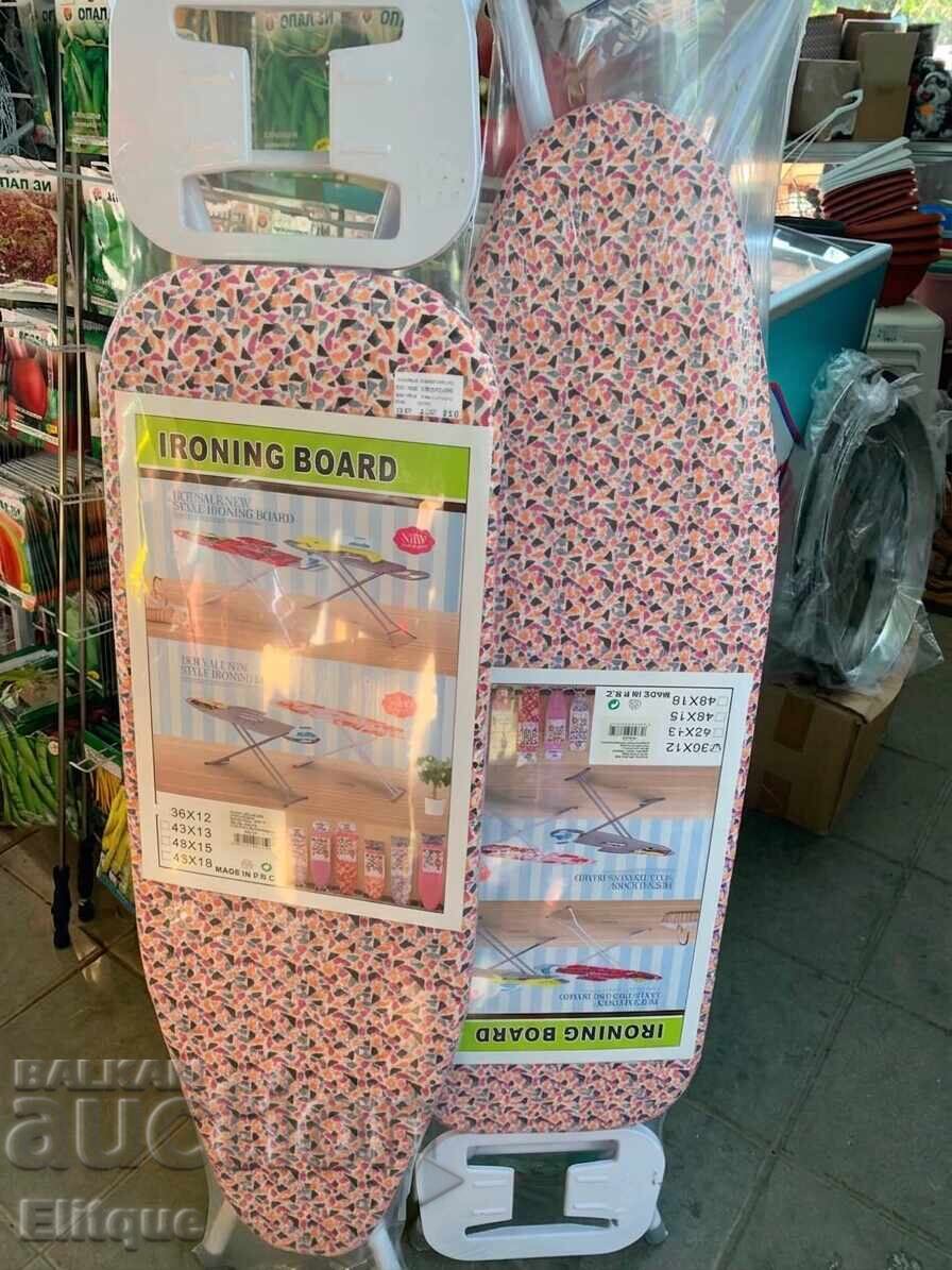 Σιδερώστρα σε διάφορα χρώματα Σιδερώστρα σε διάφορα χρώματα