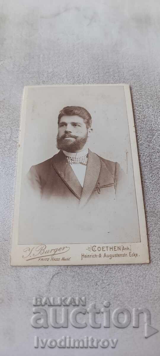 Fotografie Tânăr cu barbă și mustață Carton