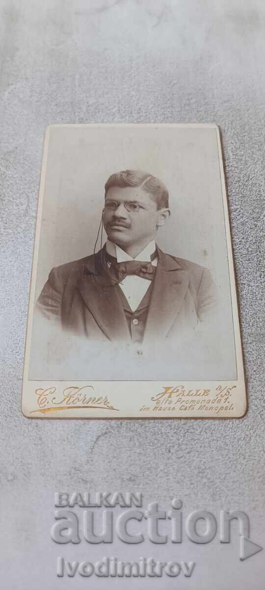 Fotografie Tânăr cu pensne Carton