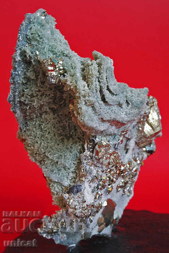 Licitație Exponat mineral unic (pirită, cuarț, calcit, galenă)