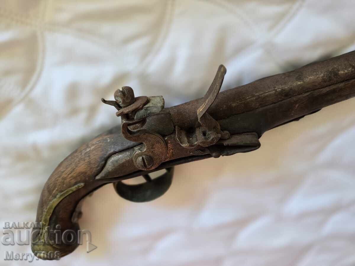 Delivery of Old authentic flintlock pistol - 1800s!