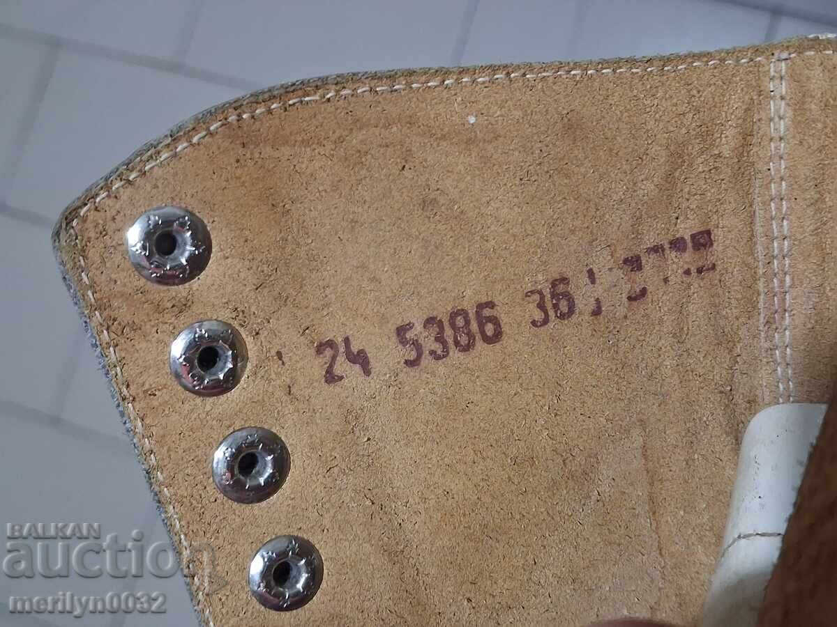 Patine vechi pentru gheață Cehoslovacia - 7 Patine vechi pentru gheață Cehoslovacia - 7