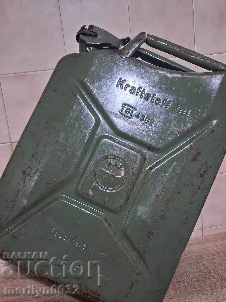 Canistră militară germană 20 litri pentru combustibil RDG 1985, originală din perioada socialistă