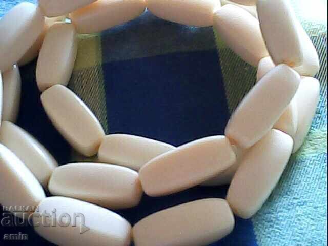 Аукцион колие  от слонова кост