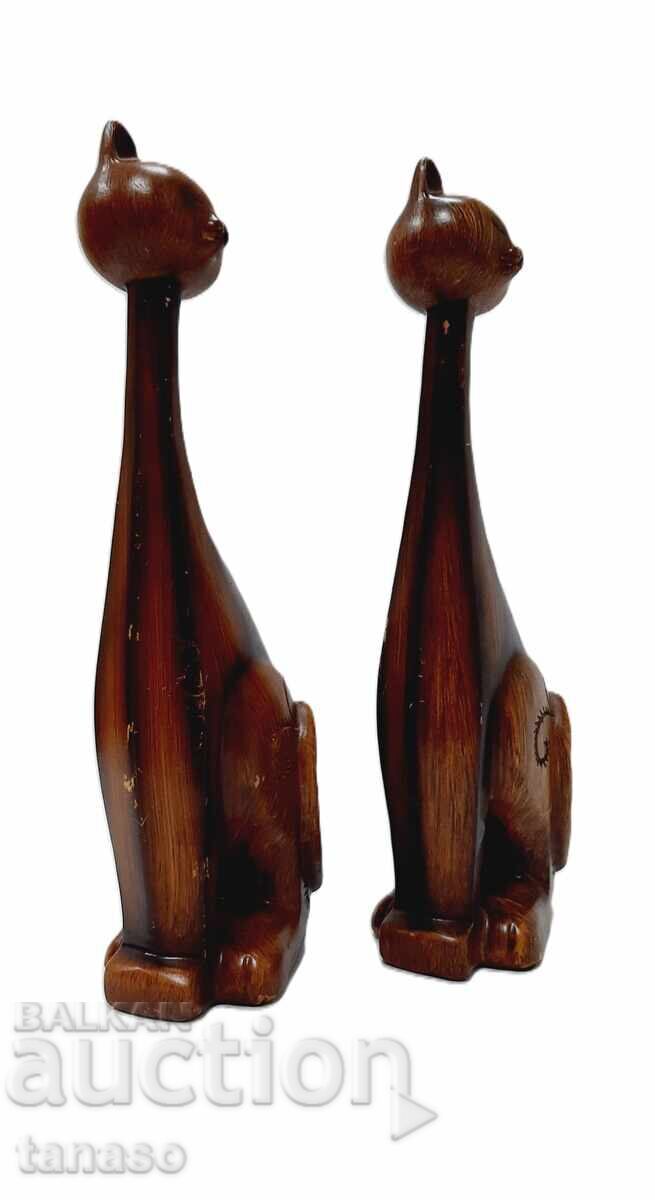 Retro cat figurines — set of two — polyresin with price € 18.00 | 35.21 BGN