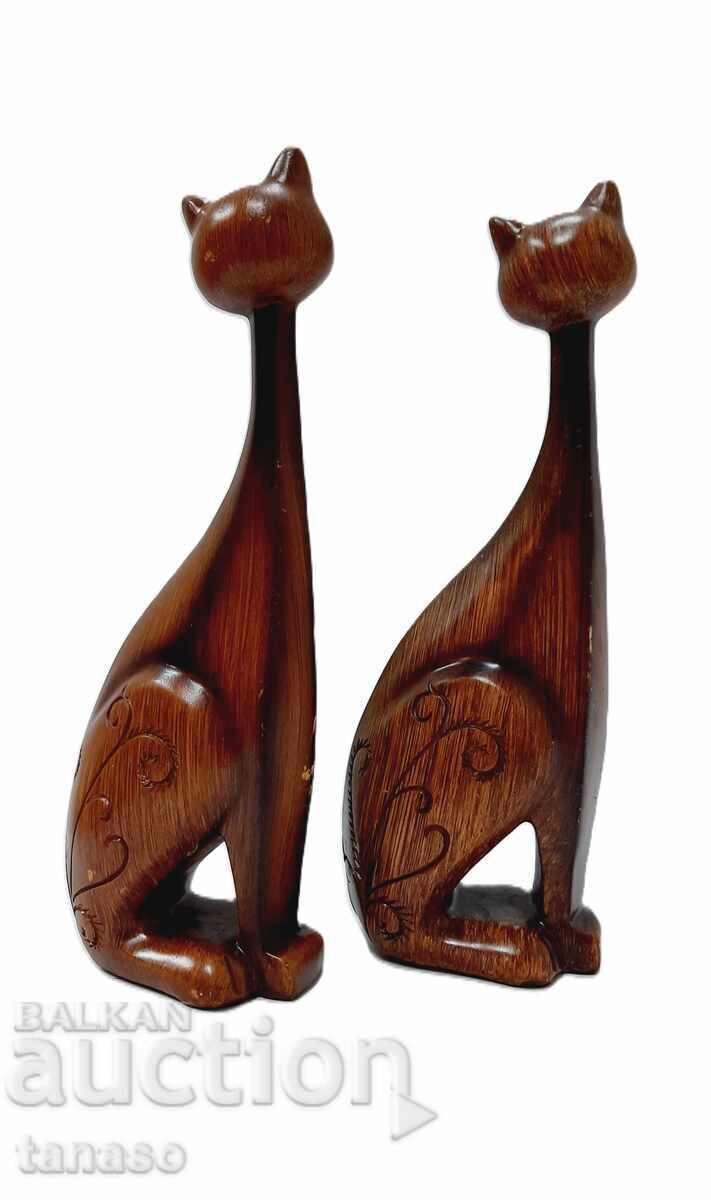 Auction  Retro cat figurines — set of two — polyresin