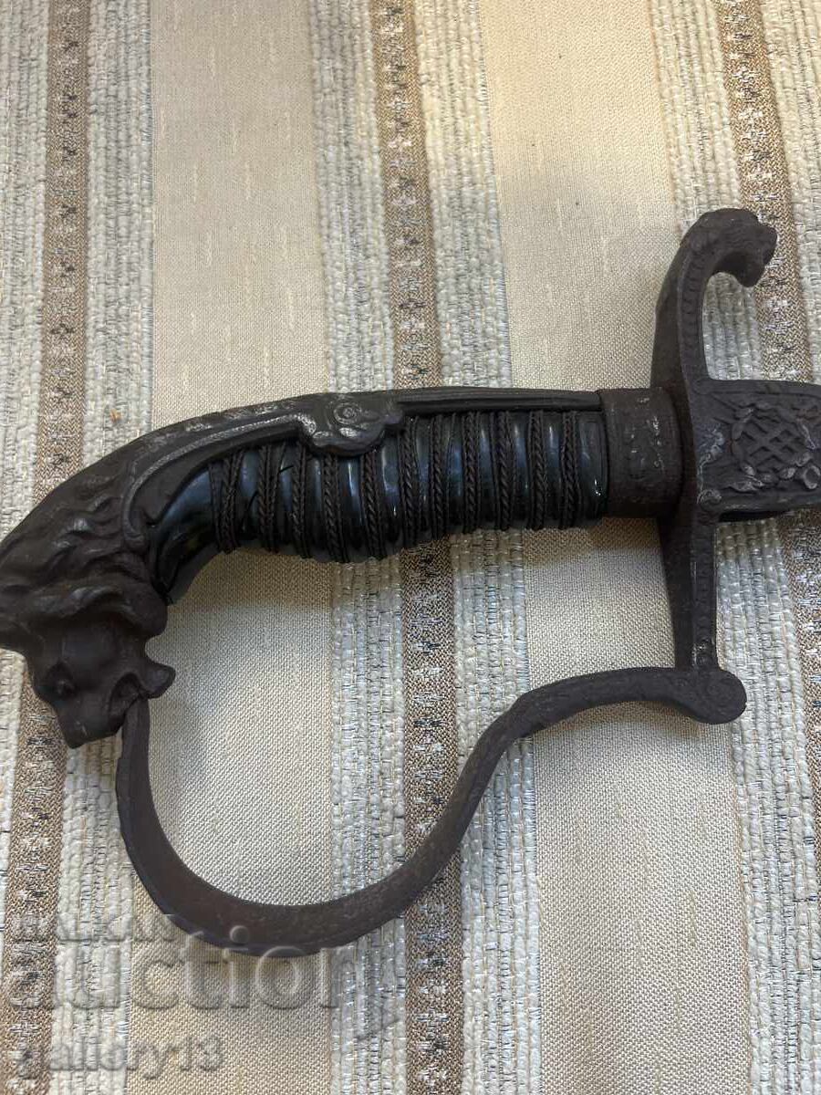 Licitație Sabie veche lamă cap de leu rubine