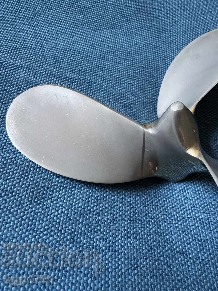 Delivery of Decorative propeller, polished brass propeller Delivery of Decorative propeller, polished brass propeller