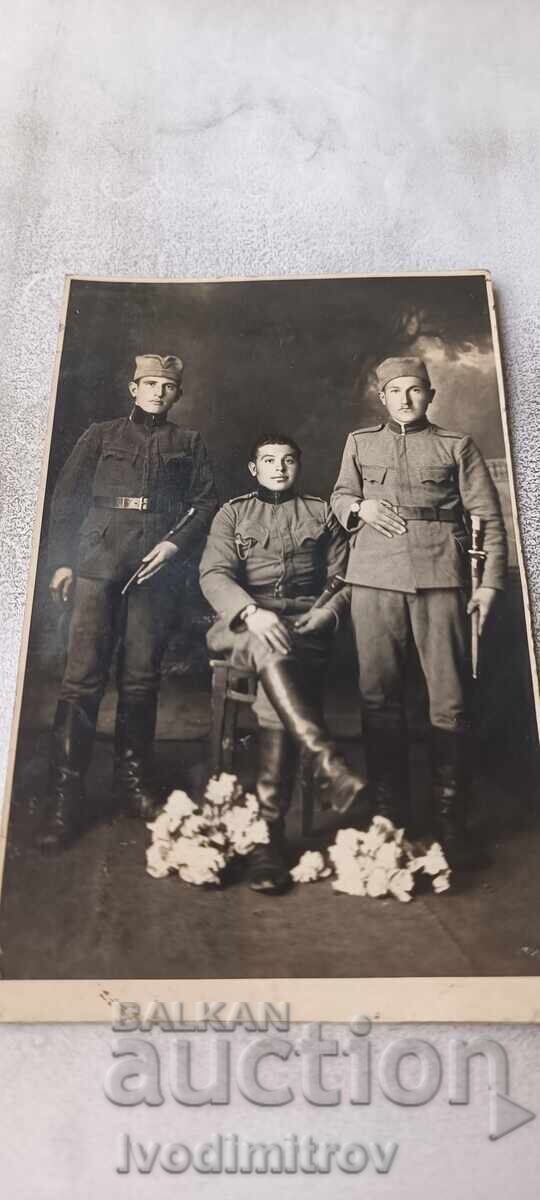 Снимка Трима войници Снимка Трима войници