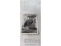 Φωτογραφία Σόφια Μαθήτριες της Θ' τάξης μπροστά από το Κολλέγιο 1939