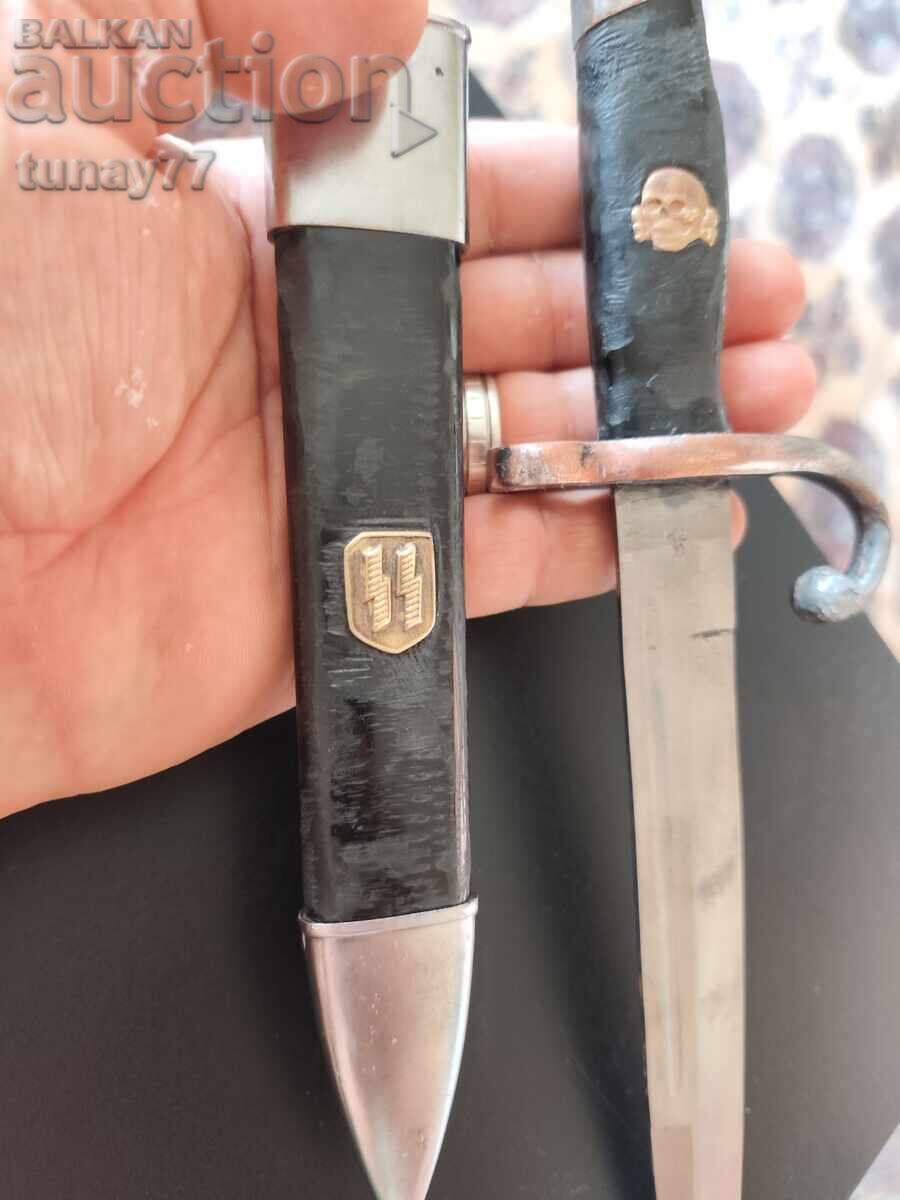 Cuțit vechi tip pumnal cu teacă și marcaje