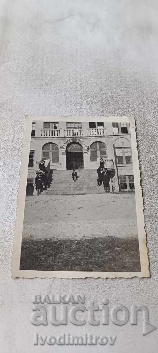 Φωτογραφία Σόφια Νεαρές κοπέλες σε σκάλες 1934
