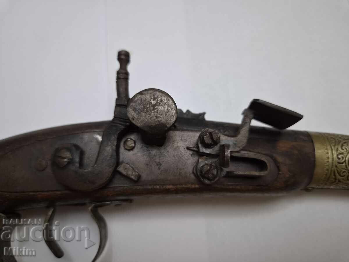 Livrarea Pistol ceramic unic cu incrustații Livrarea Pistol ceramic unic cu incrustații