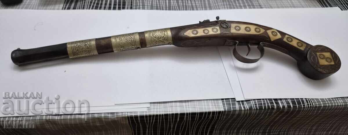 Pistol ceramic unic cu incrustații Pistol ceramic unic cu incrustații