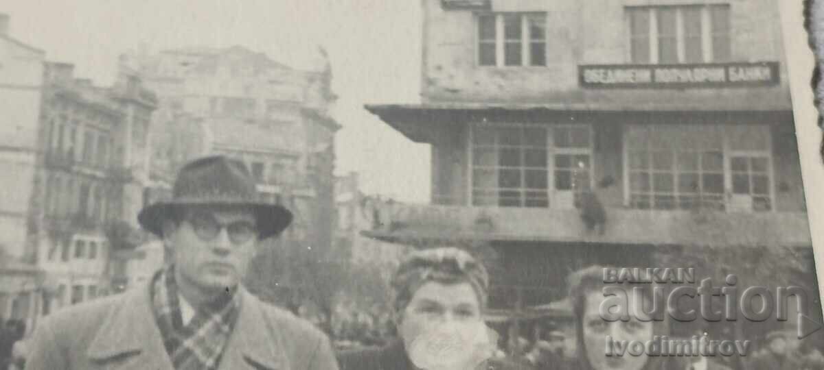 Photo Sofia Man and two women on a walk 1946 with price € 1.24 | 2.43 BGN