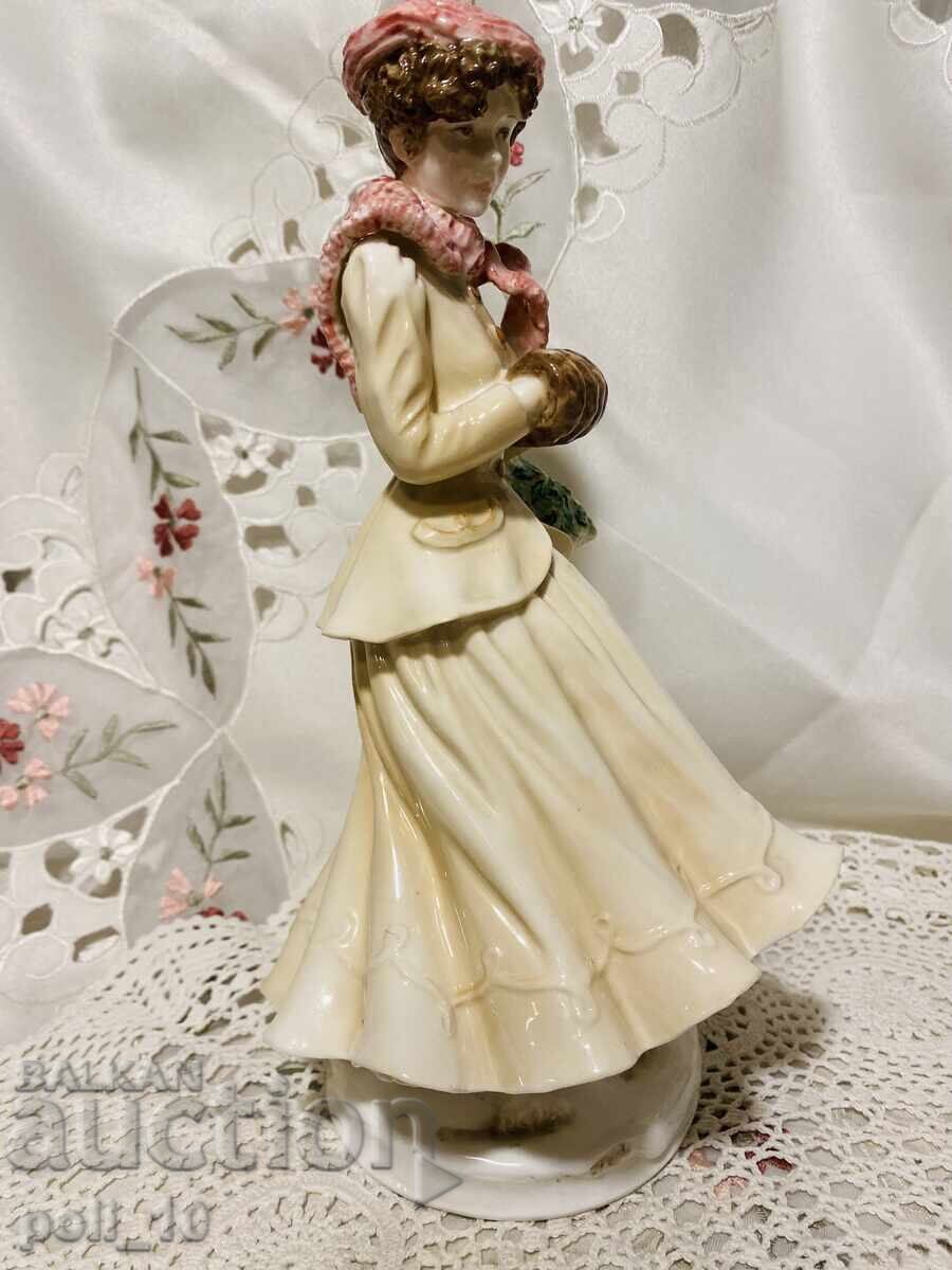 Auction  porcelain figurine