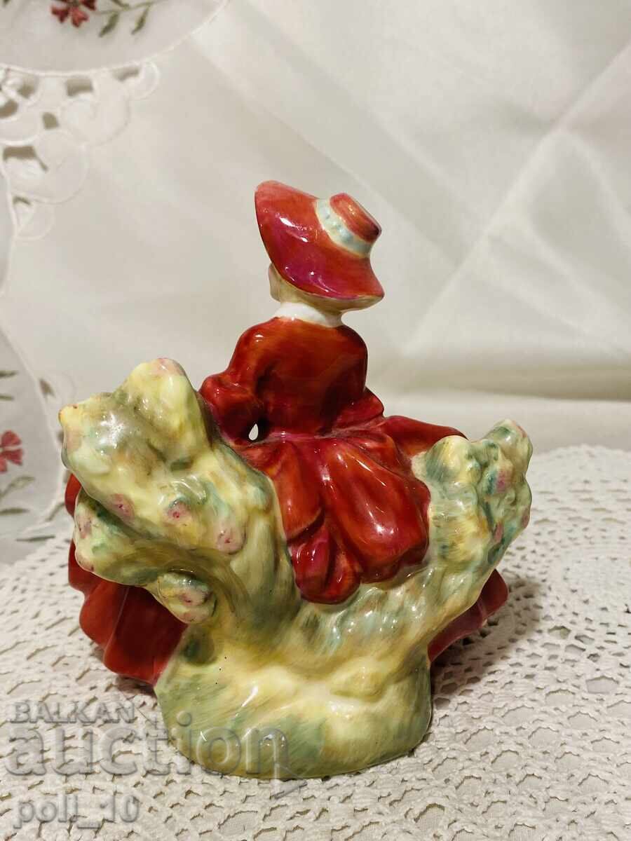 Delivery of porcelain figurine
