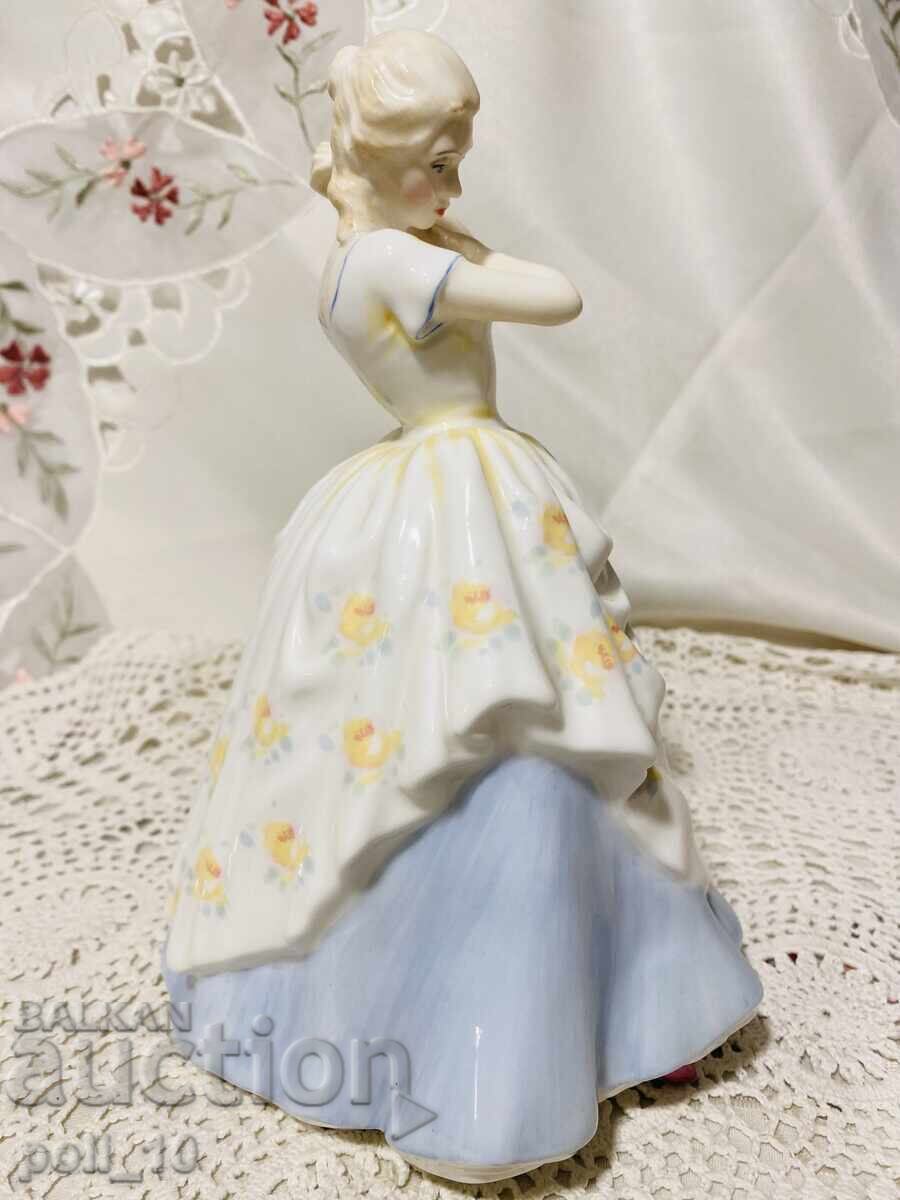 Auction  porcelain figurine