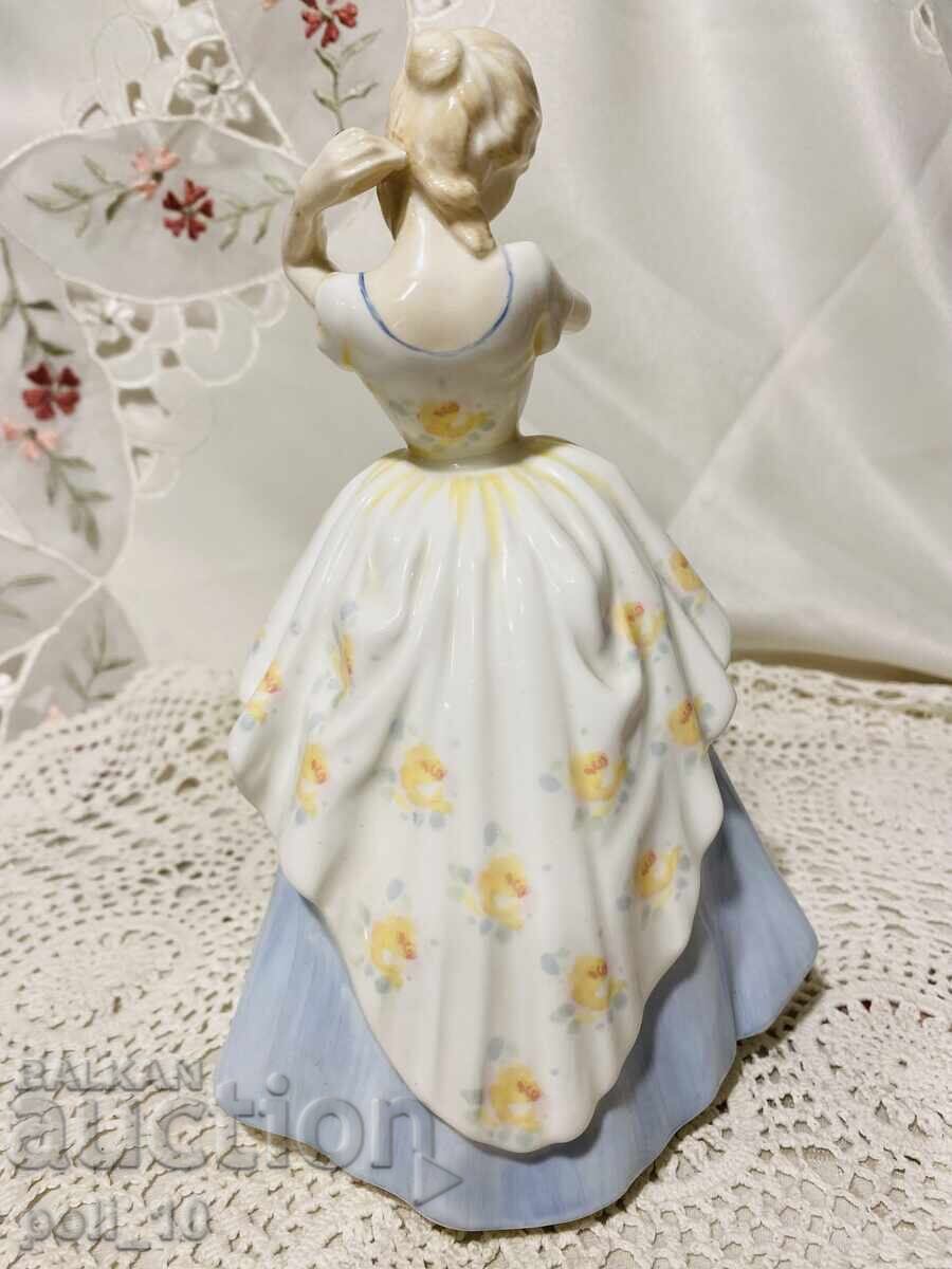 Delivery of porcelain figurine