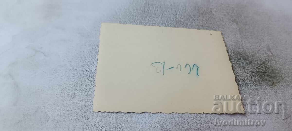 Φωτογραφία Βάρνα Νεαρό κορίτσι σε έναν περίπατο με τιμή € 1.24 | 2.43 BGN