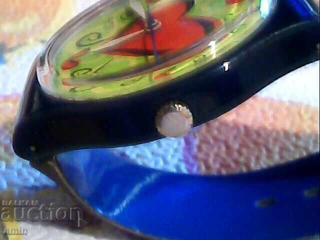 Παράδοση Όμορφο ρολόι Swatch, λειτουργεί άψογα