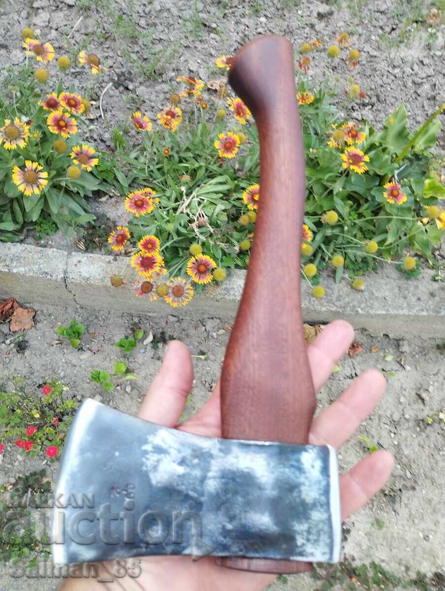 Delivery of Swedish Hults Bruk hatchet