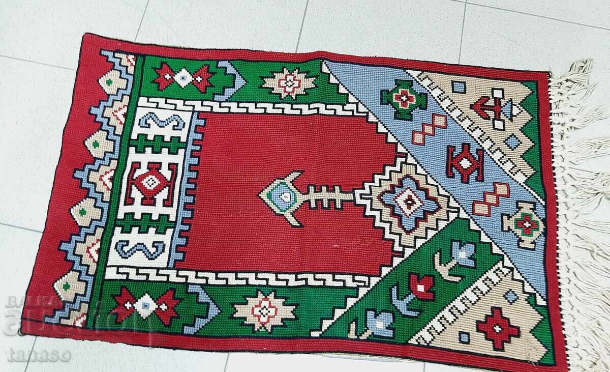Auction  Bulgarian ethnic hand-woven wool wall rug – 83×53 cm