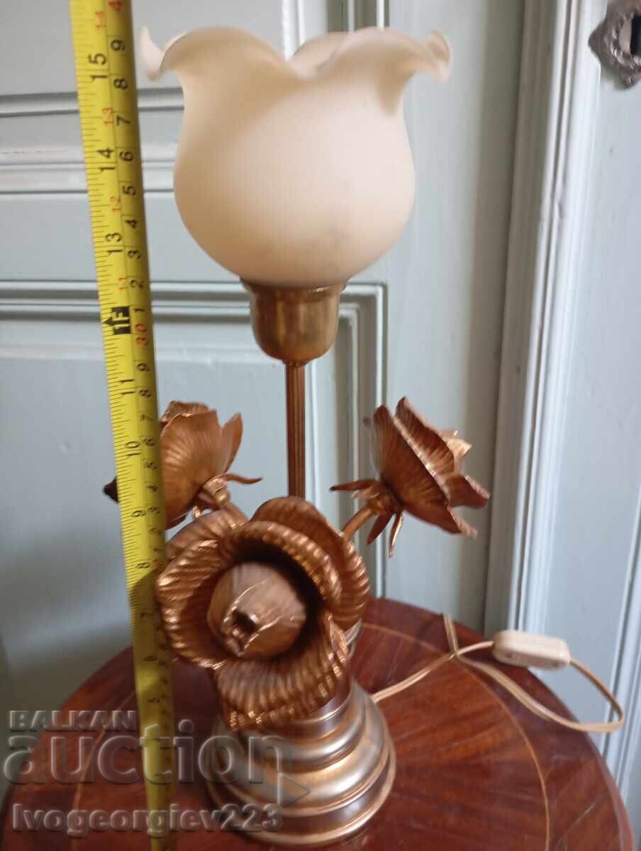 Vintage επιτραπέζιο φωτιστικό με τιμή € 95.00 | 185.80 BGN Vintage επιτραπέζιο φωτιστικό με τιμή € 95.00 | 185.80 BGN