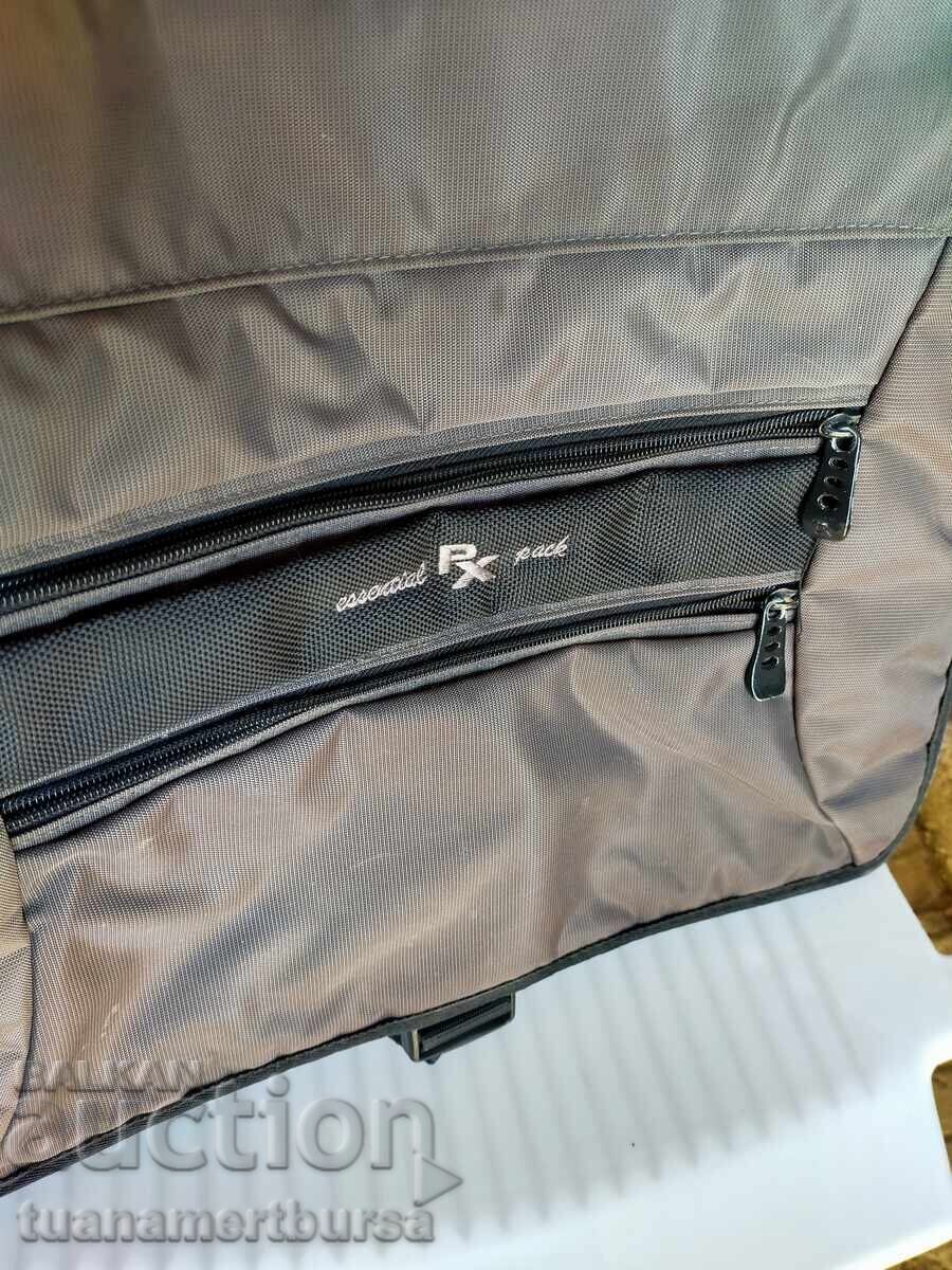 geantă pentru laptop cu preț € 20.00 | 39.12 BGN