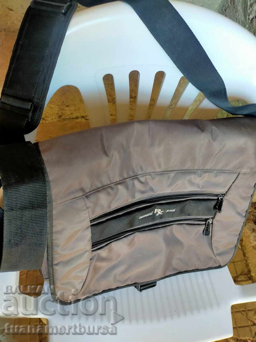 geantă pentru laptop