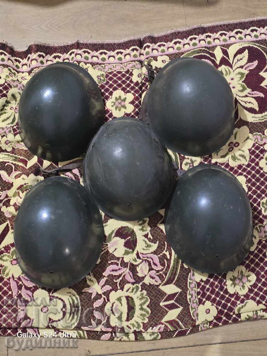 5 броя стари военни каски от цент. БЗЦ. Пускам над 100 Аукци