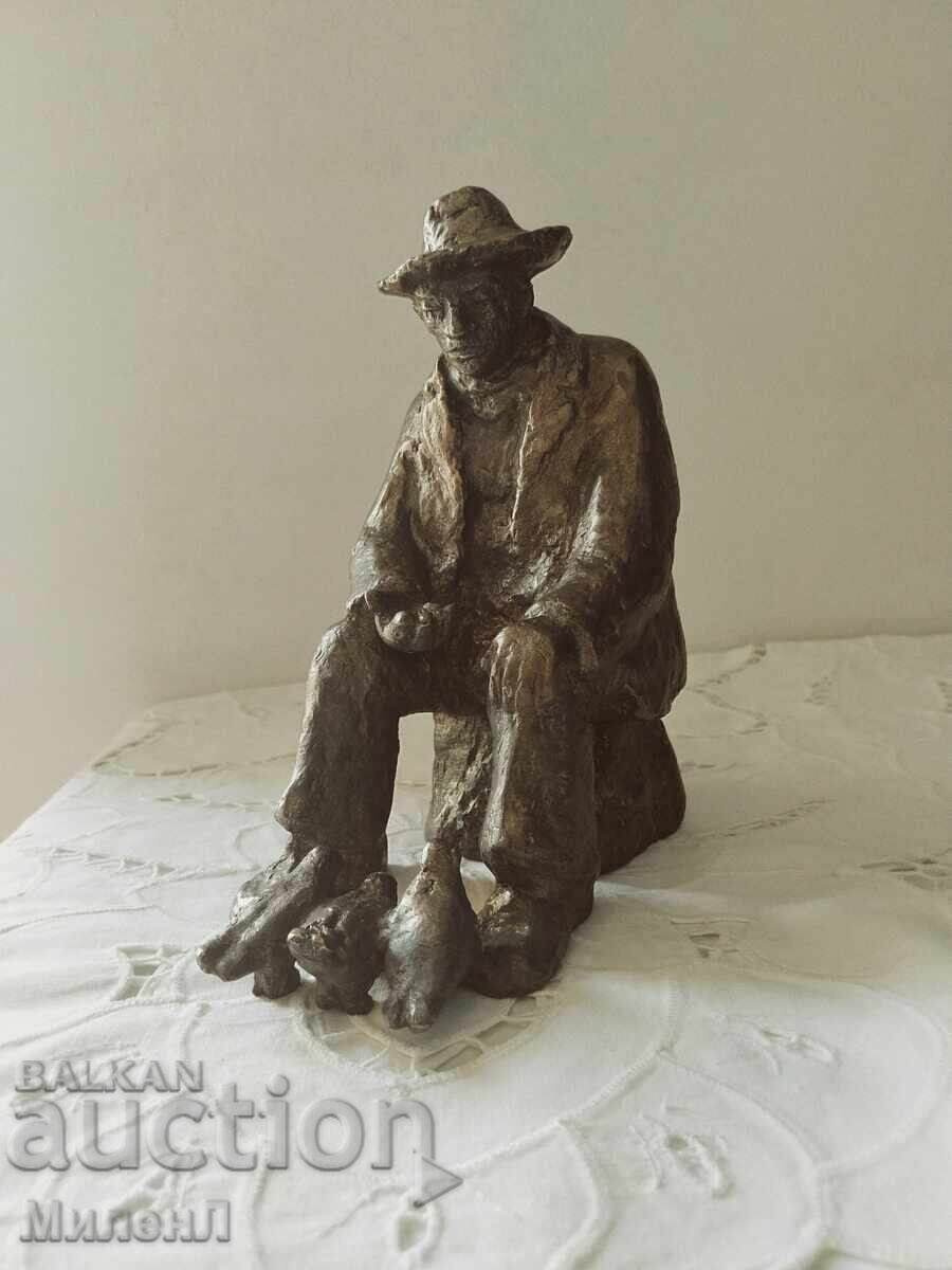 Realistic sculpture of an elderly man feeding pigeons with price 500.00 € Realistic sculpture of an elderly man feeding pigeons with price 500.00 €