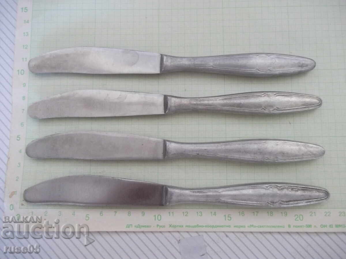 Delivery of Lot of 4 Bulgarian service knives from the socialist era
