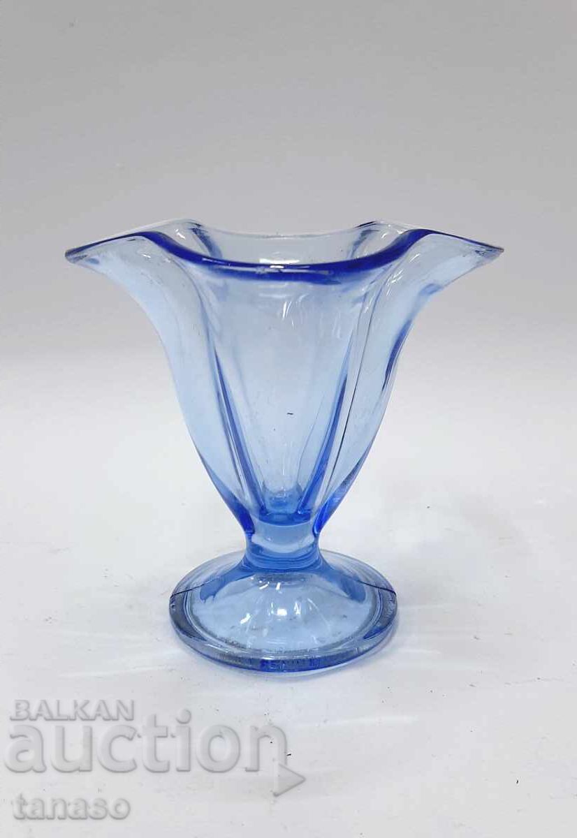 Auction  Beautiful light blue glass vase with body – 11.5 cm – n