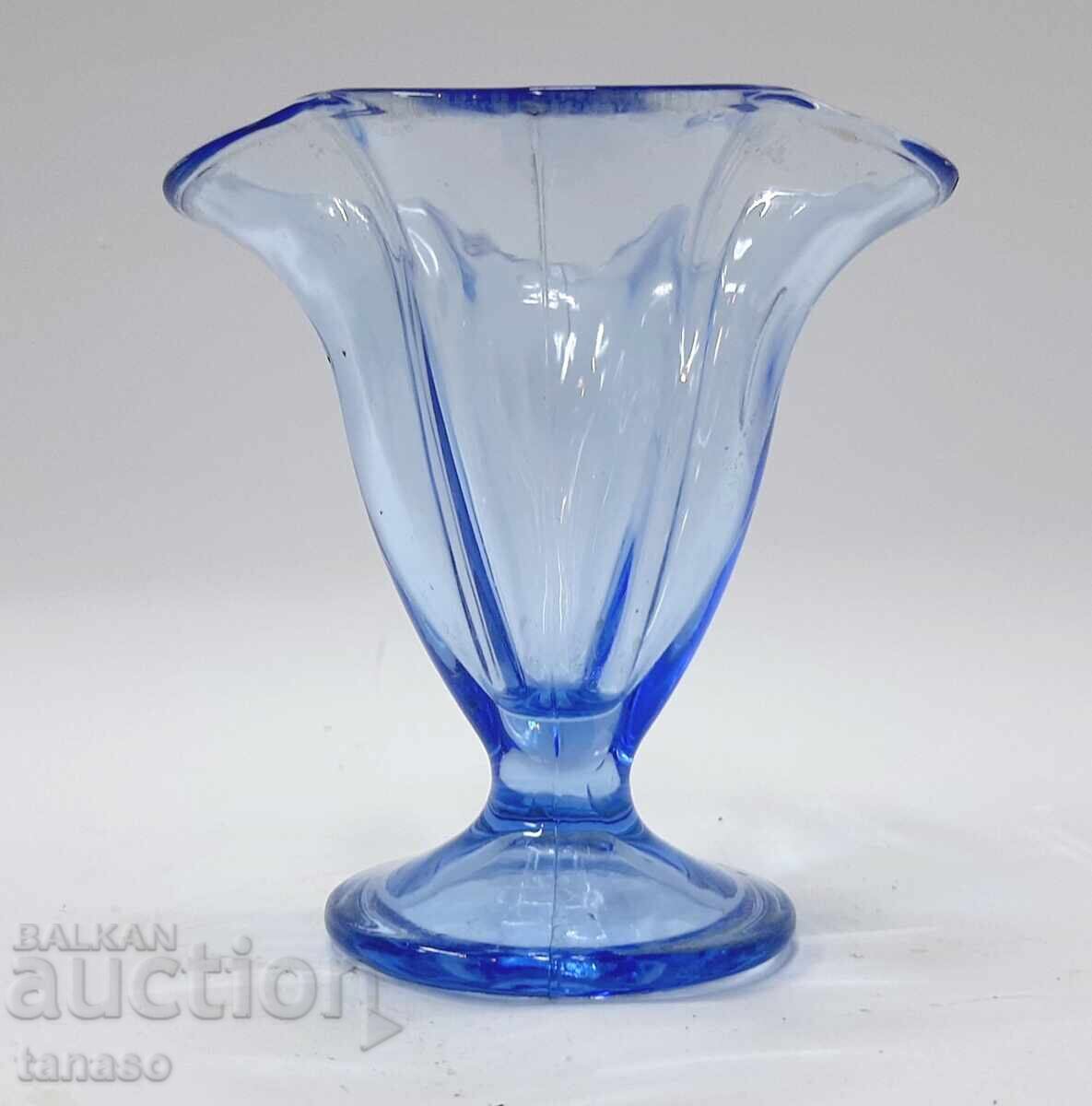 Beautiful light blue glass vase with body – 11.5 cm – n - 5