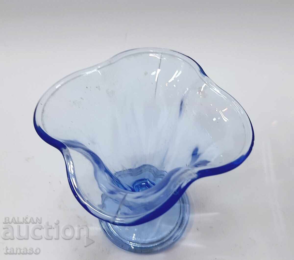 Beautiful light blue glass vase with body – 11.5 cm – n - 6