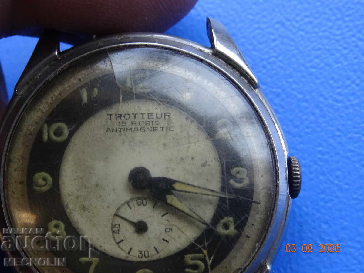 WW2 COLLECTIBLE WATCH TROTTEUR SWISS