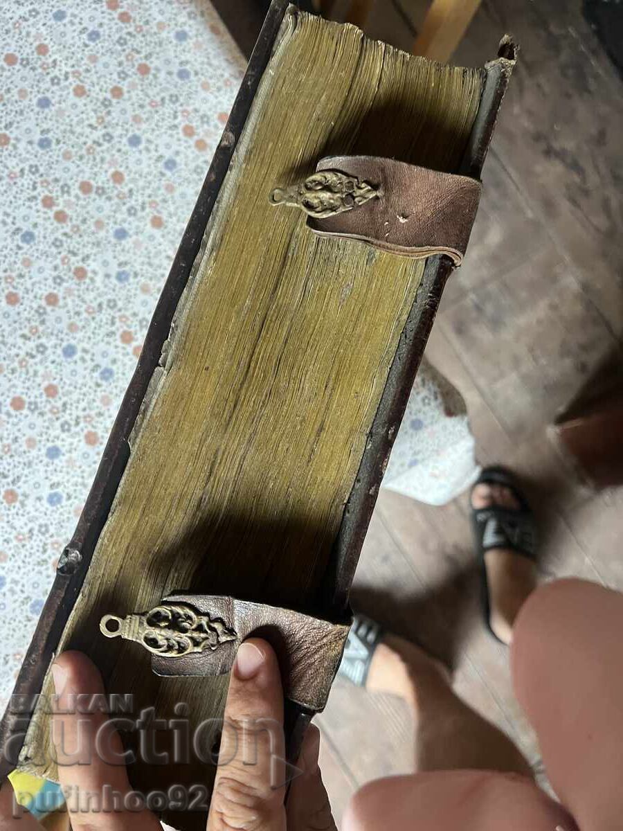 Παλιό βιβλίο με ξύλινα εξώφυλλα - 5