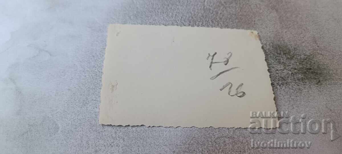 Φωτογραφία Σόφια Άνδρας γυναίκα και αγόρι μπροστά στο Πανεπιστήμιο με τιμή 0.96 €